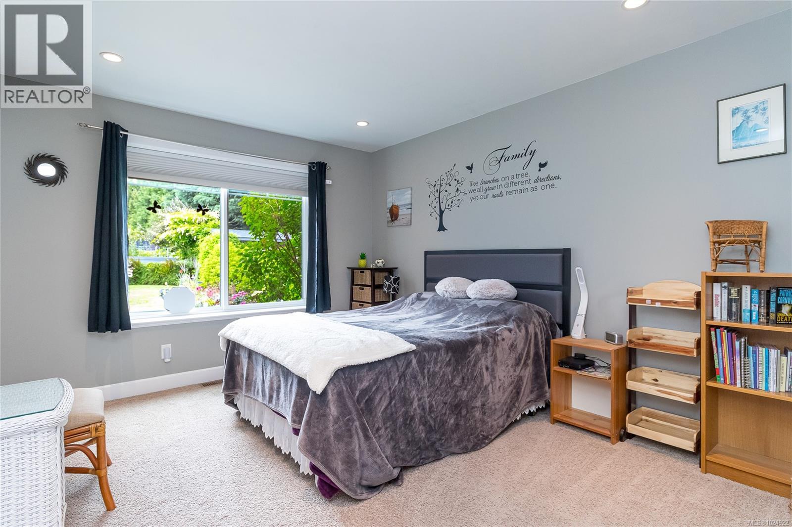 3635 Shannon Dr, Ladysmith