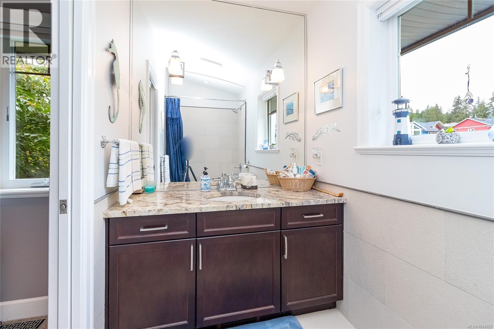 3635 Shannon Dr, Ladysmith