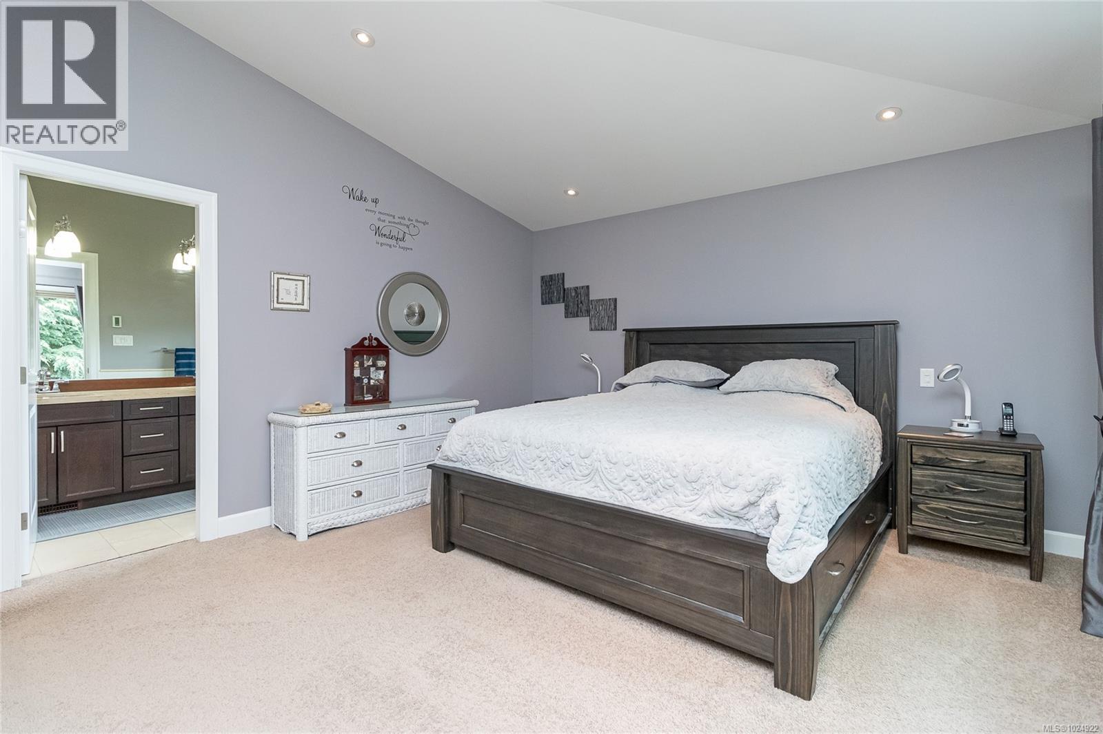 3635 Shannon Dr, Ladysmith