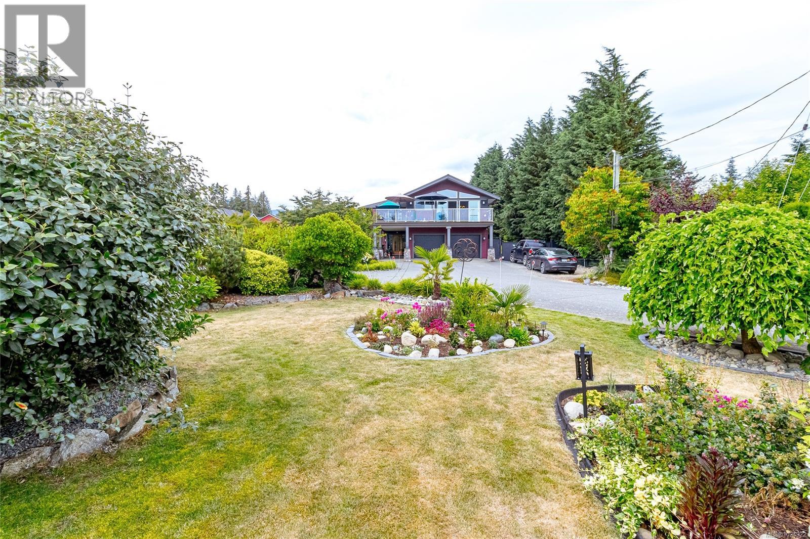3635 Shannon Dr, Ladysmith