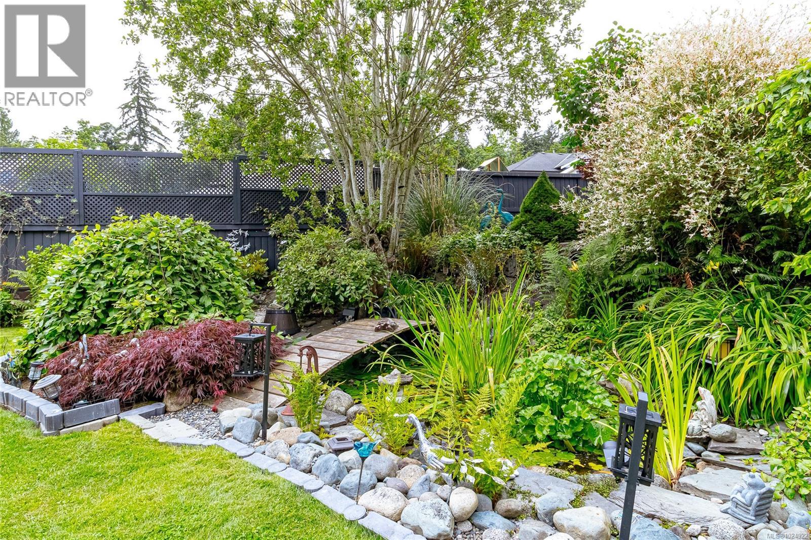 3635 Shannon Dr, Ladysmith