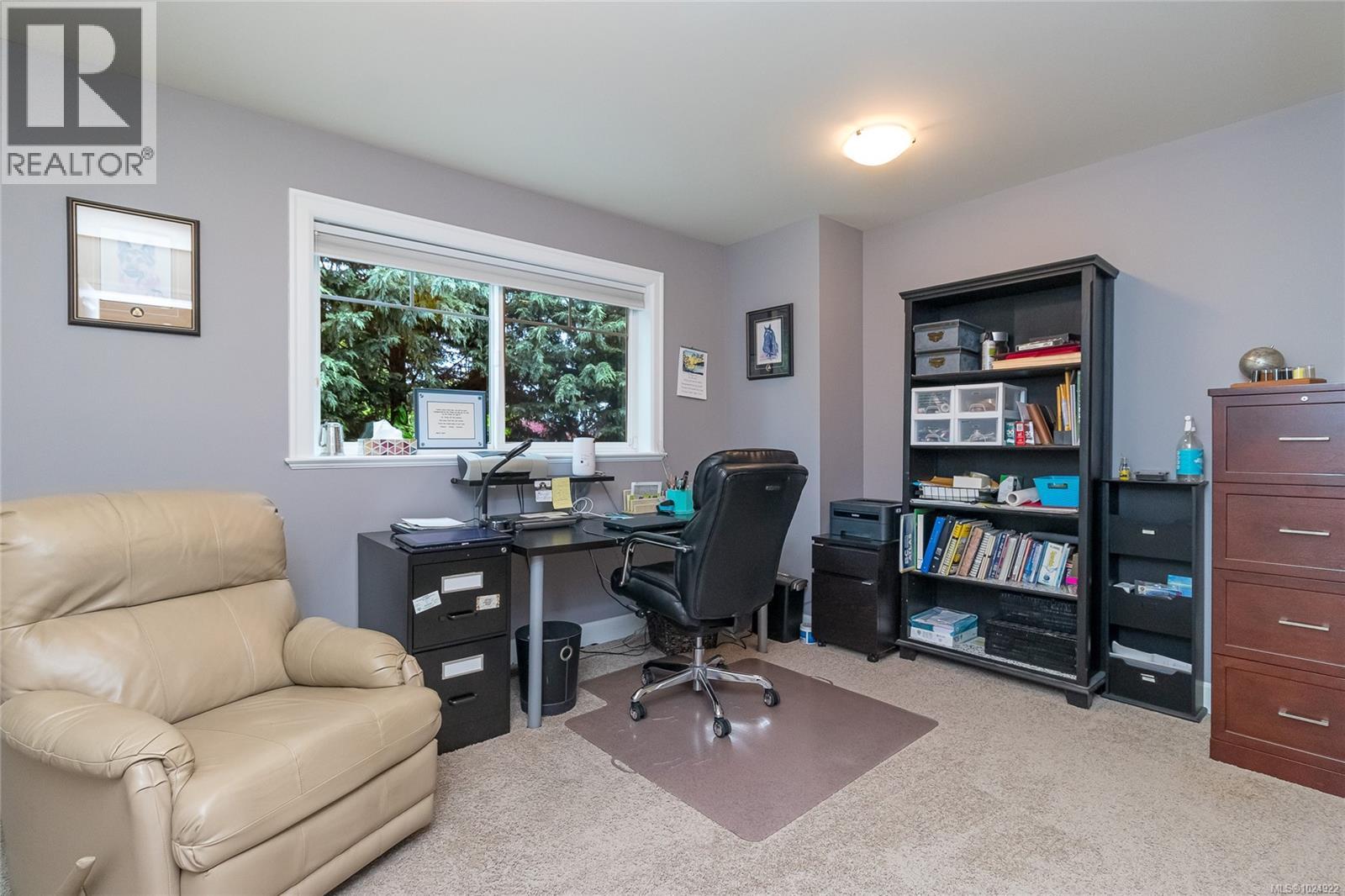 3635 Shannon Dr, Ladysmith