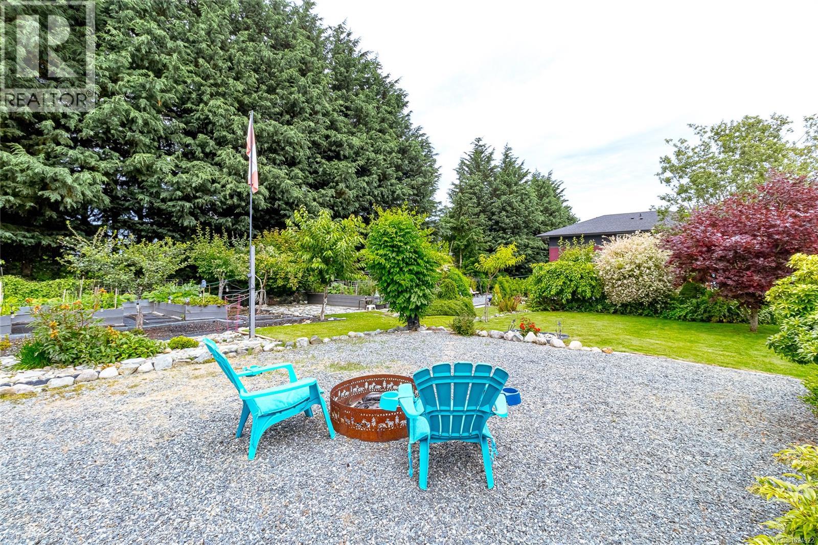 3635 Shannon Dr, Ladysmith