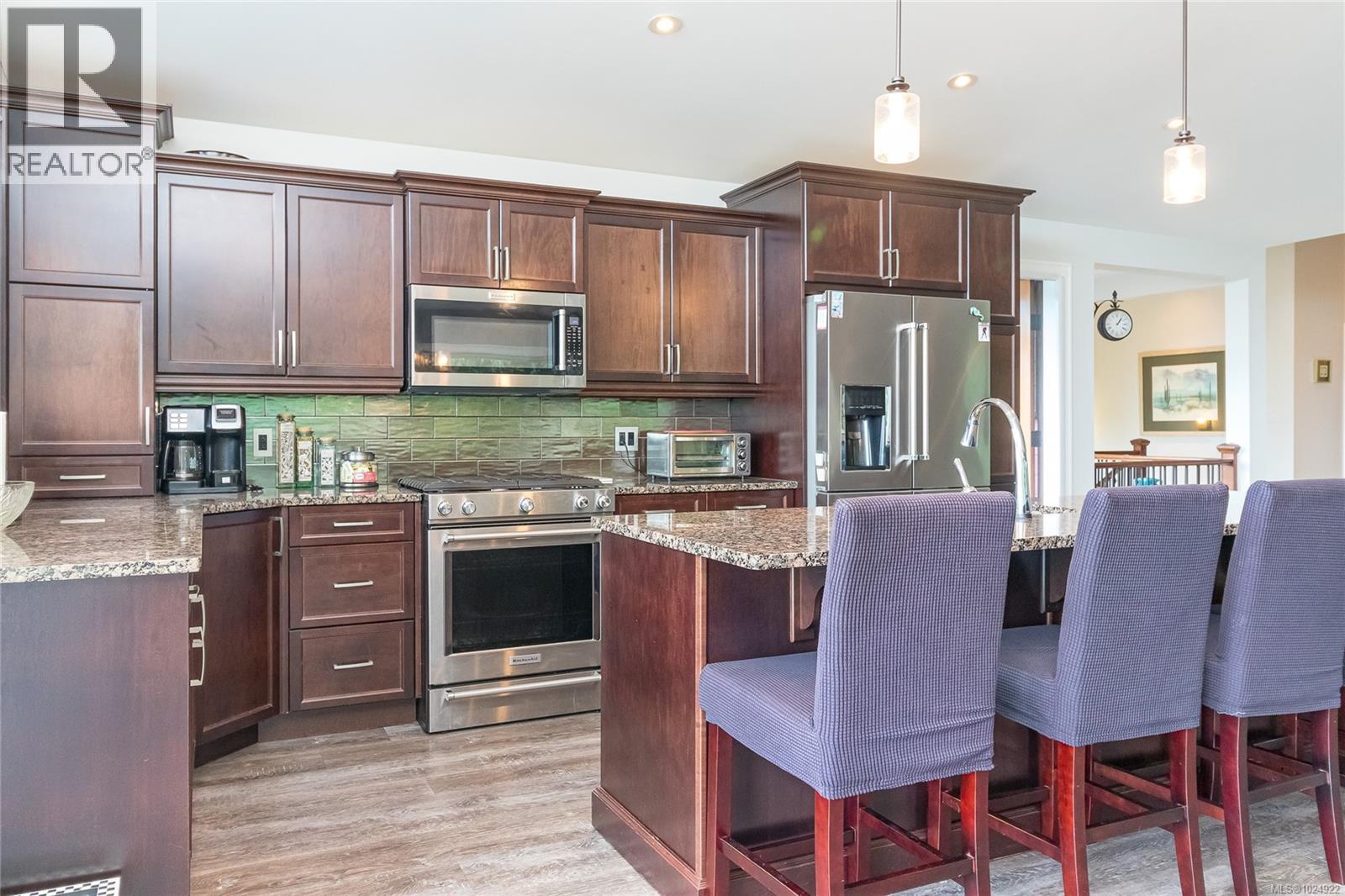 3635 Shannon Dr, Ladysmith