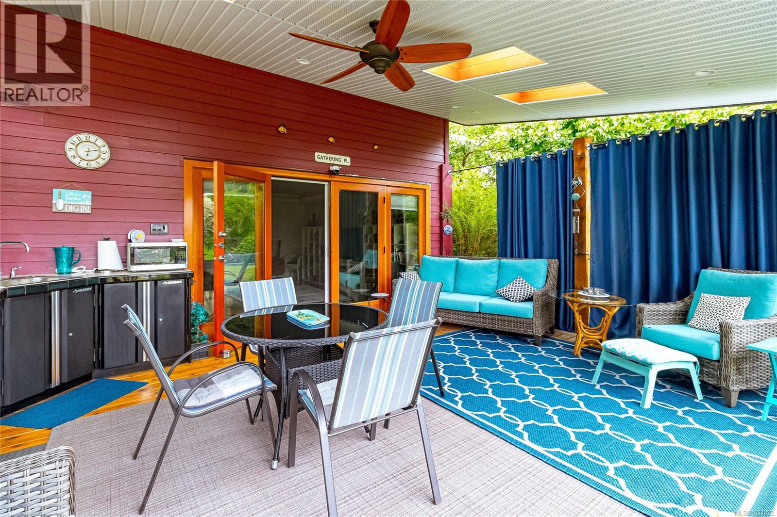 3635 Shannon Dr, Ladysmith