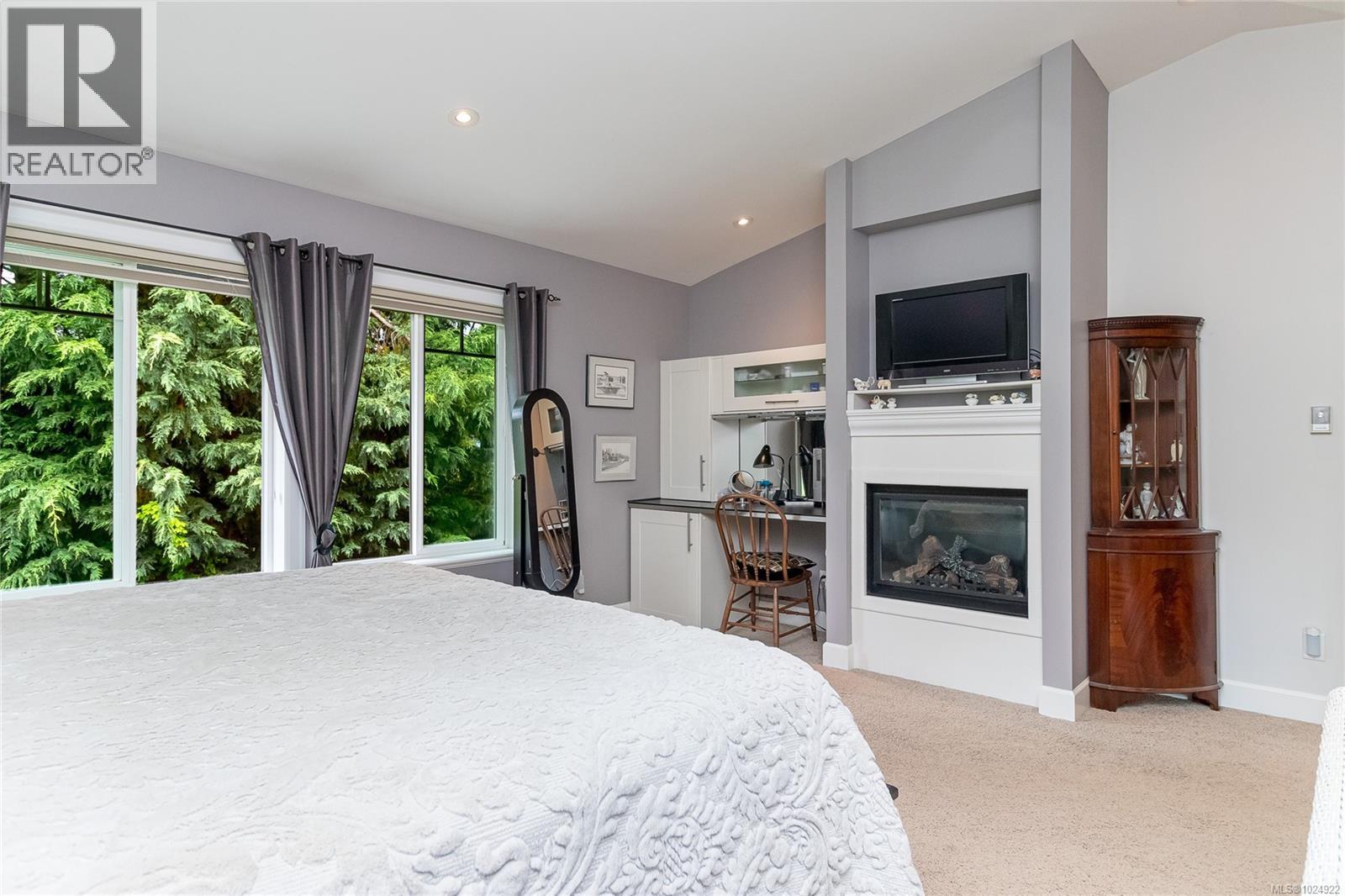 3635 Shannon Dr, Ladysmith