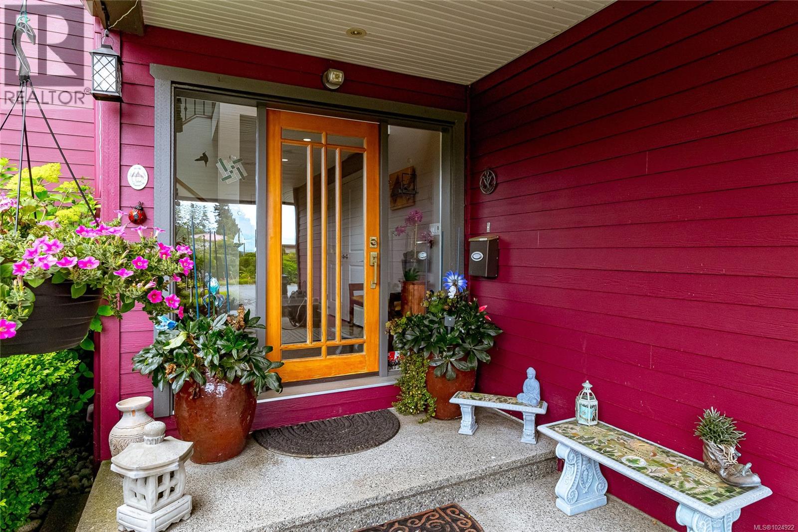 3635 Shannon Dr, Ladysmith