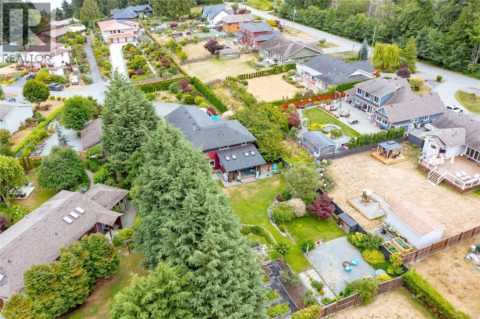 3635 Shannon Dr, Ladysmith