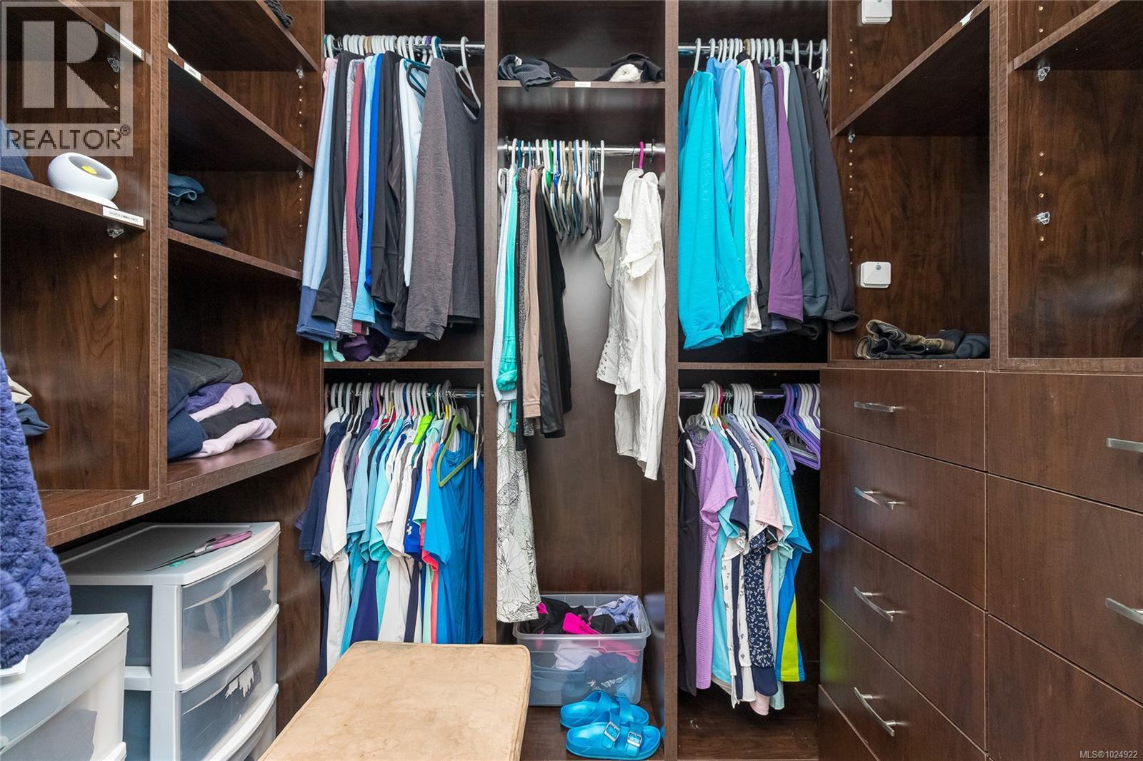 3635 Shannon Dr, Ladysmith