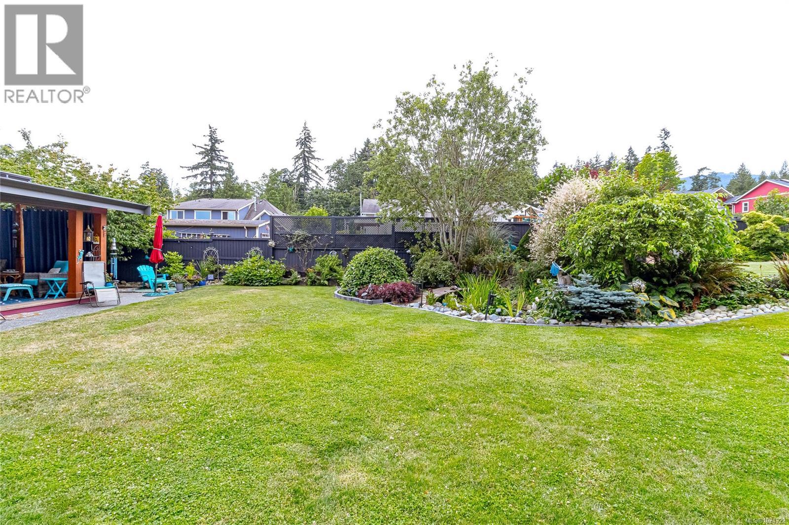 3635 Shannon Dr, Ladysmith