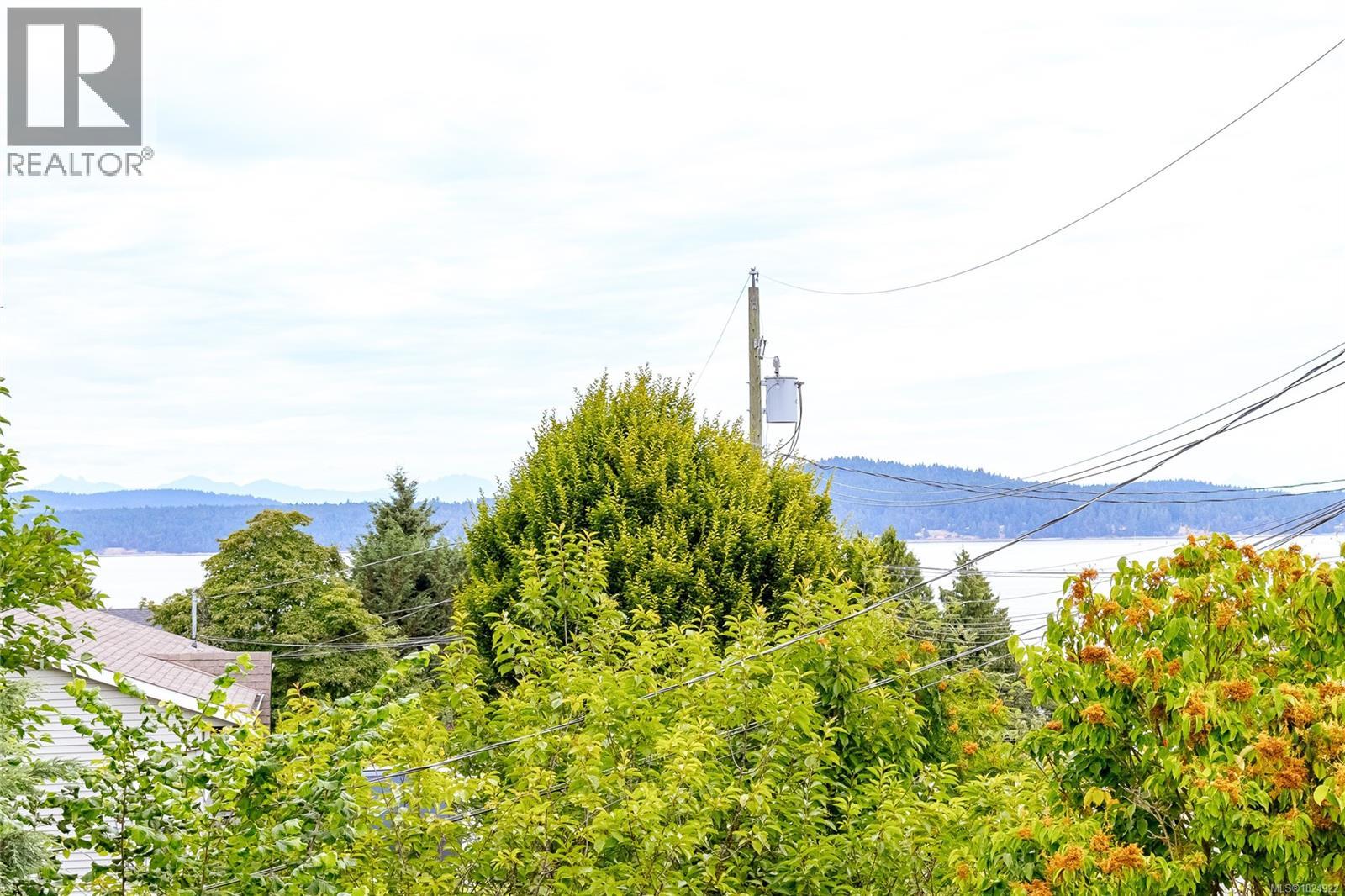 3635 Shannon Dr, Ladysmith