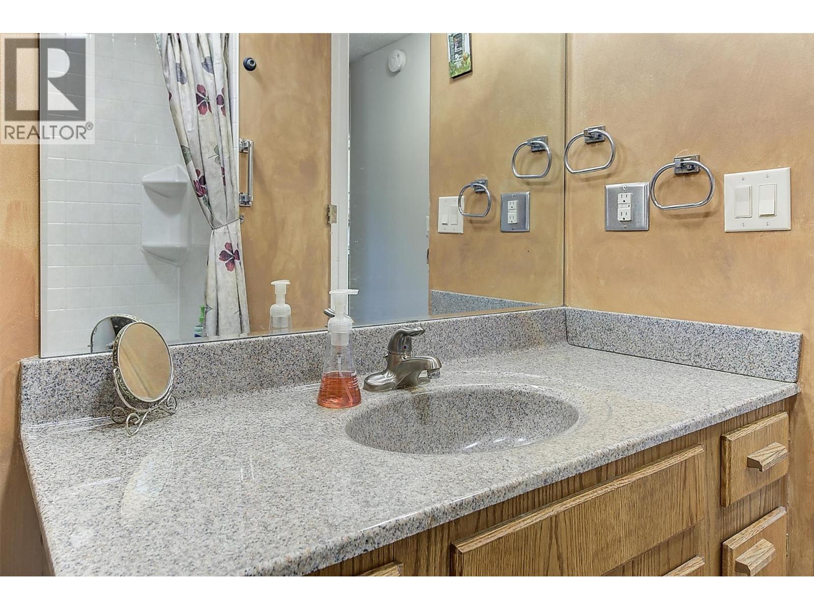  919 McCartney Road, West Kelowna