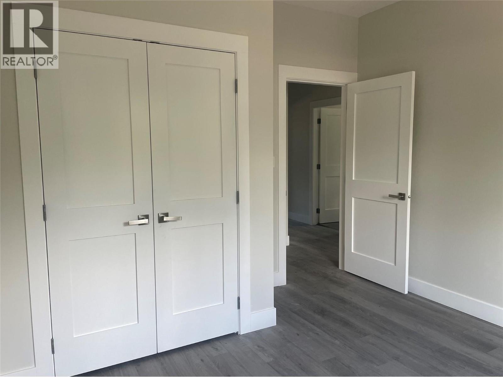 160 3rd Avenue, Christina Lake