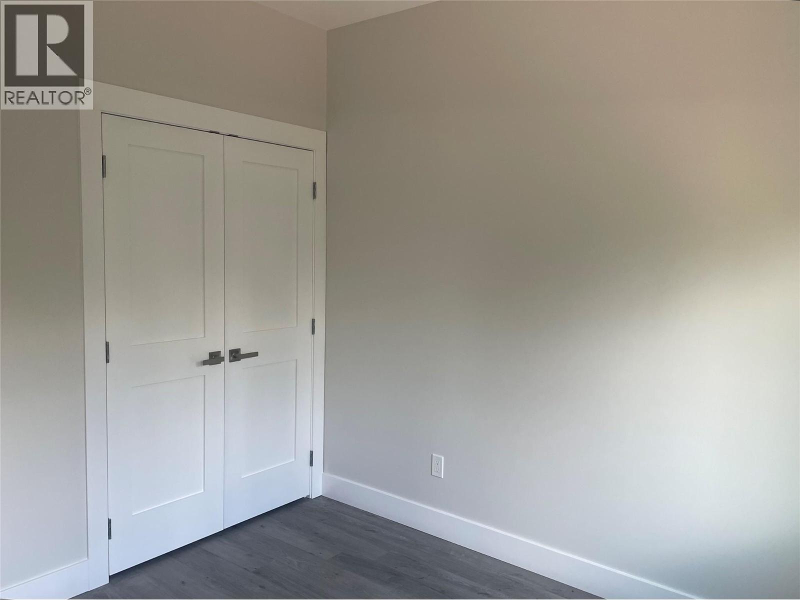 160 3rd Avenue, Christina Lake