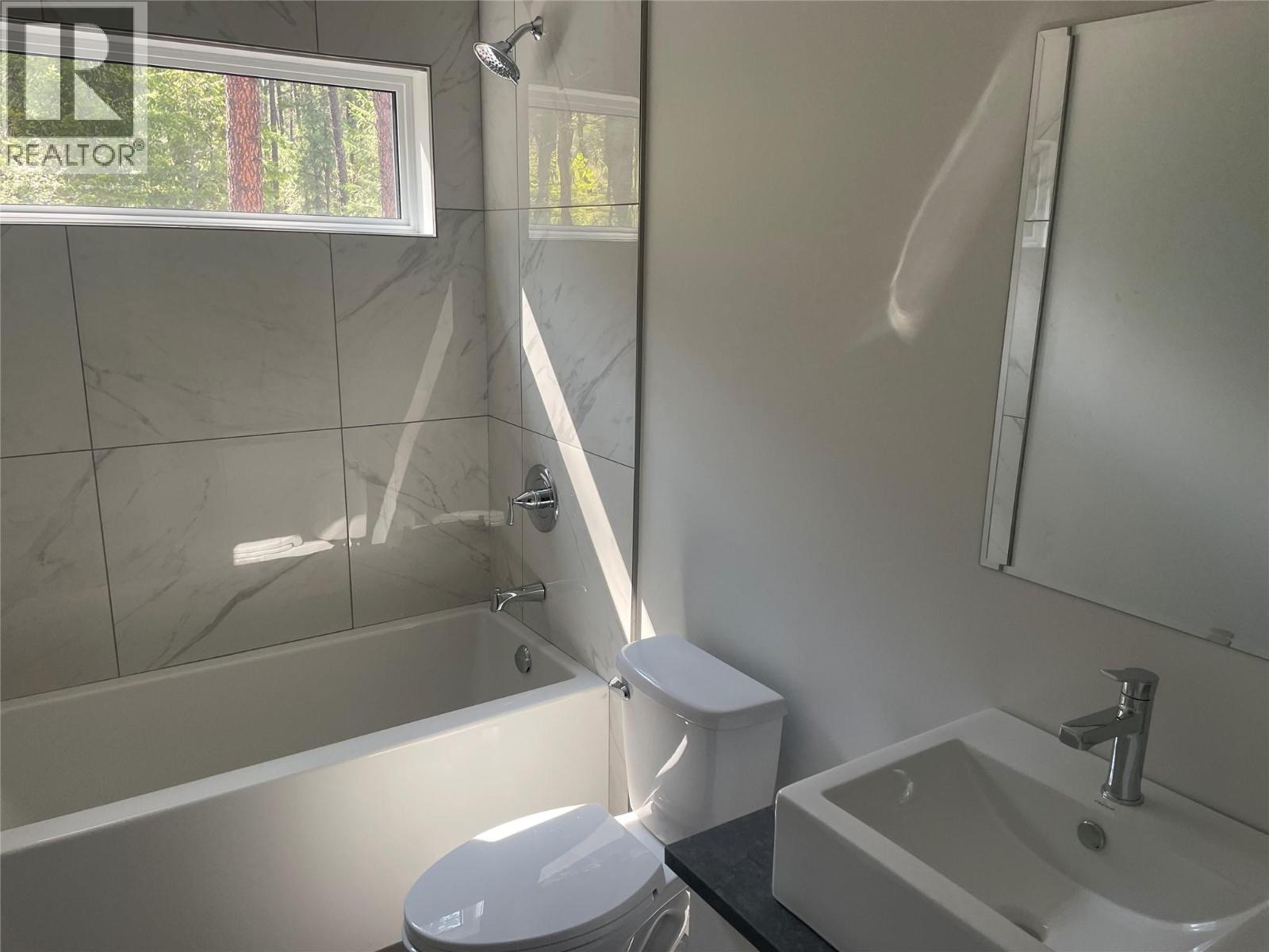 160 3rd Avenue, Christina Lake