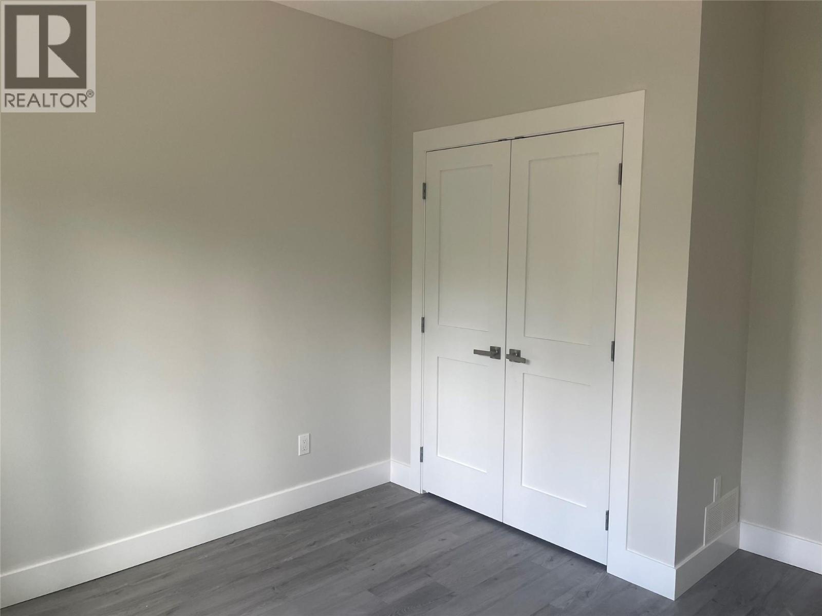 160 3rd Avenue, Christina Lake