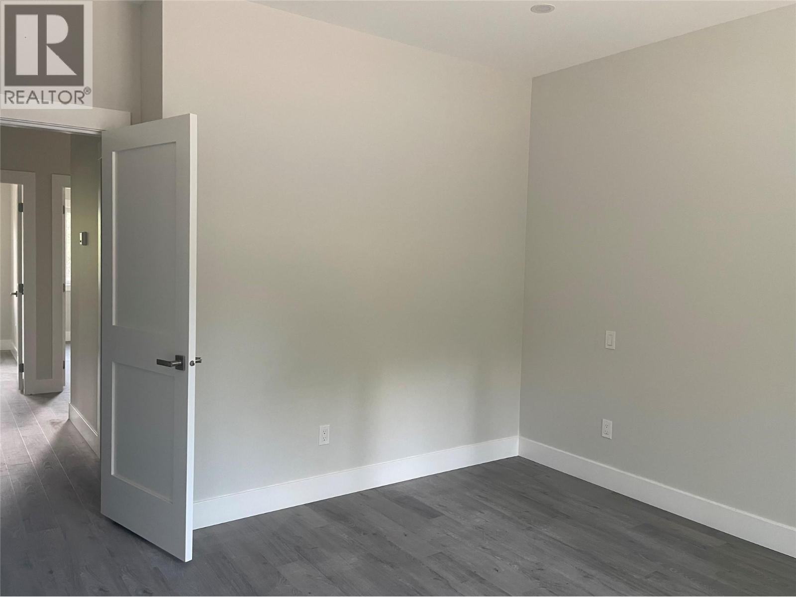 160 3rd Avenue, Christina Lake