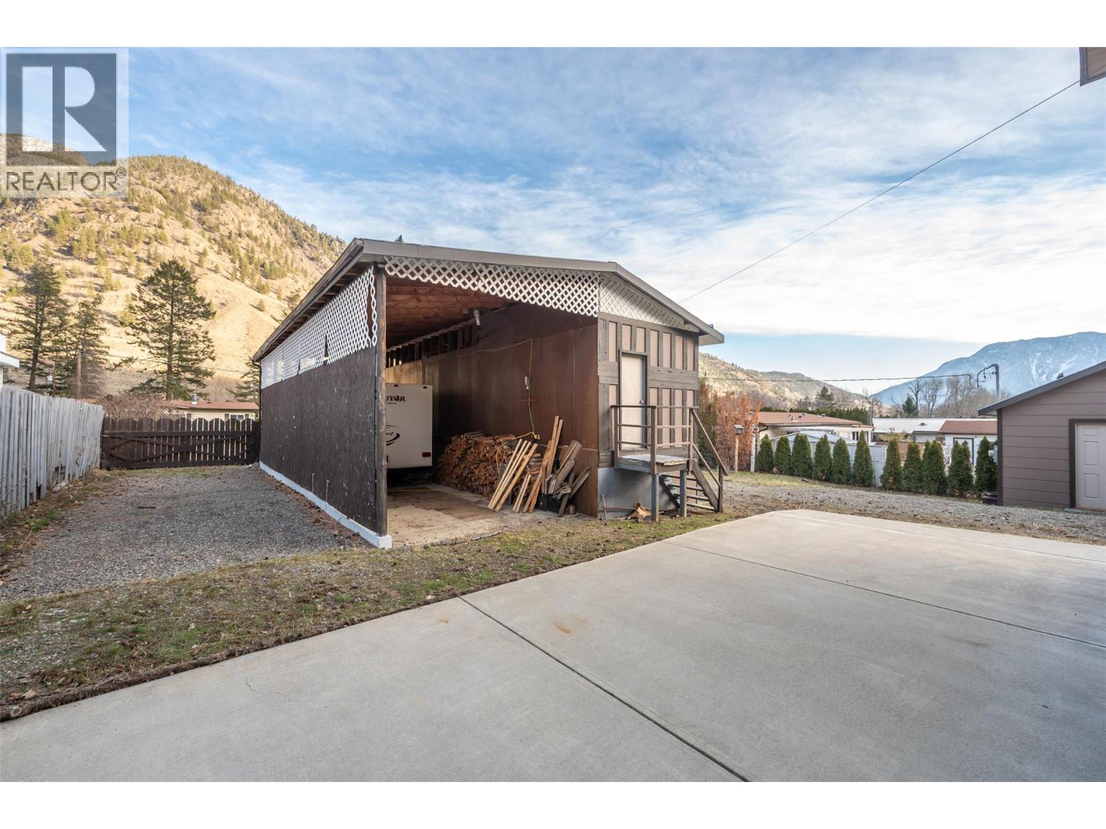 1436 MAIN Street, Keremeos