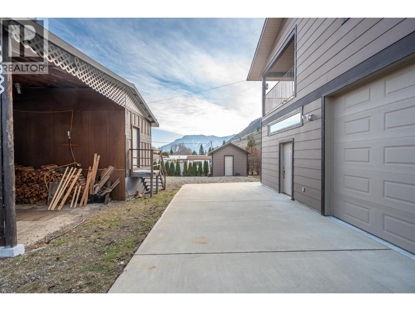 1436 MAIN Street, Keremeos