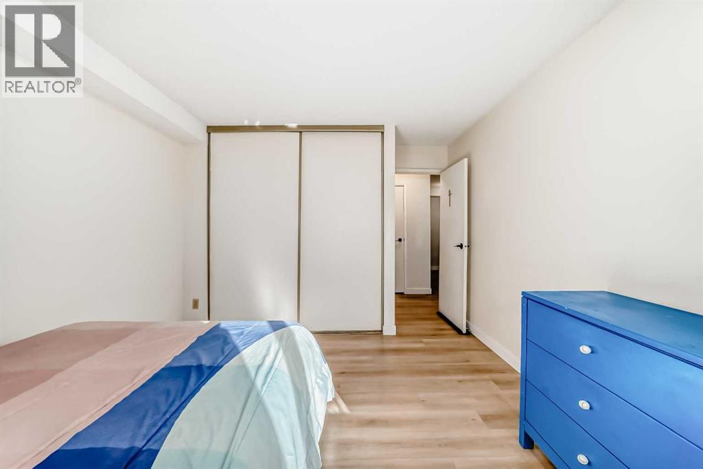 Single Family House for Sale in   Southampton Drive SW Southwood Calgary 