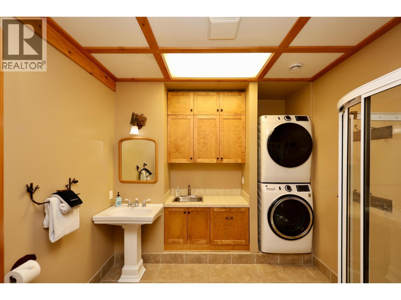 1604 Purcell Woods Close, Golden