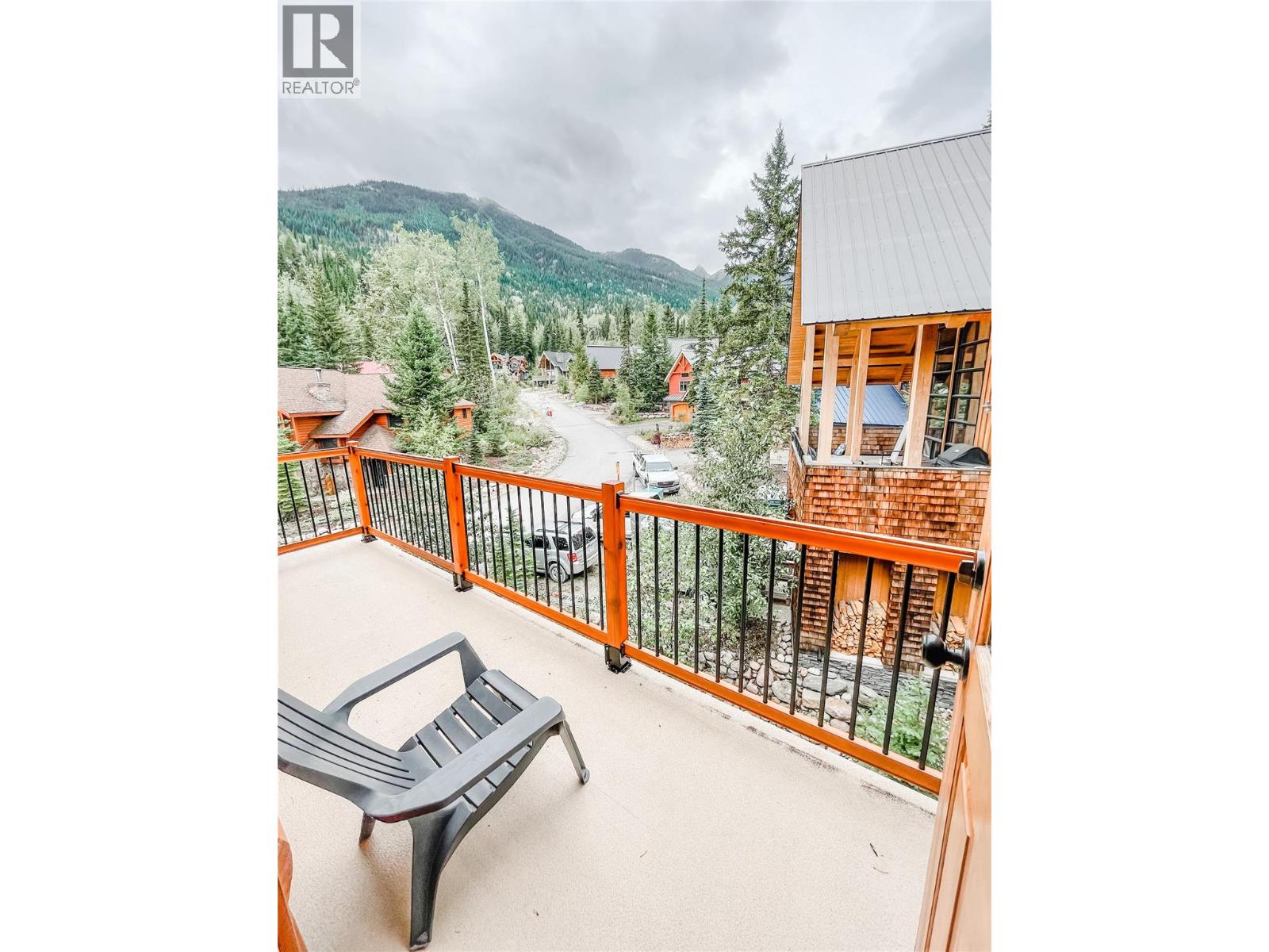 1604 Purcell Woods Close, Golden