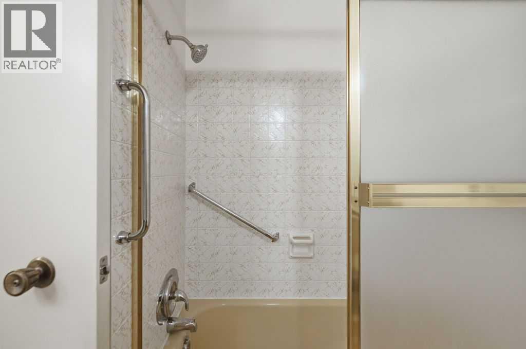 Single Family House Bi-level for Sale in  Dalhart Hill NW Dalhousie Calgary 