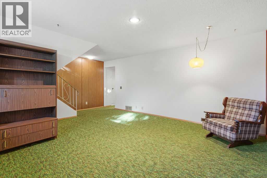 Single Family House Bi-level for Sale in  Dalhart Hill NW Dalhousie Calgary 