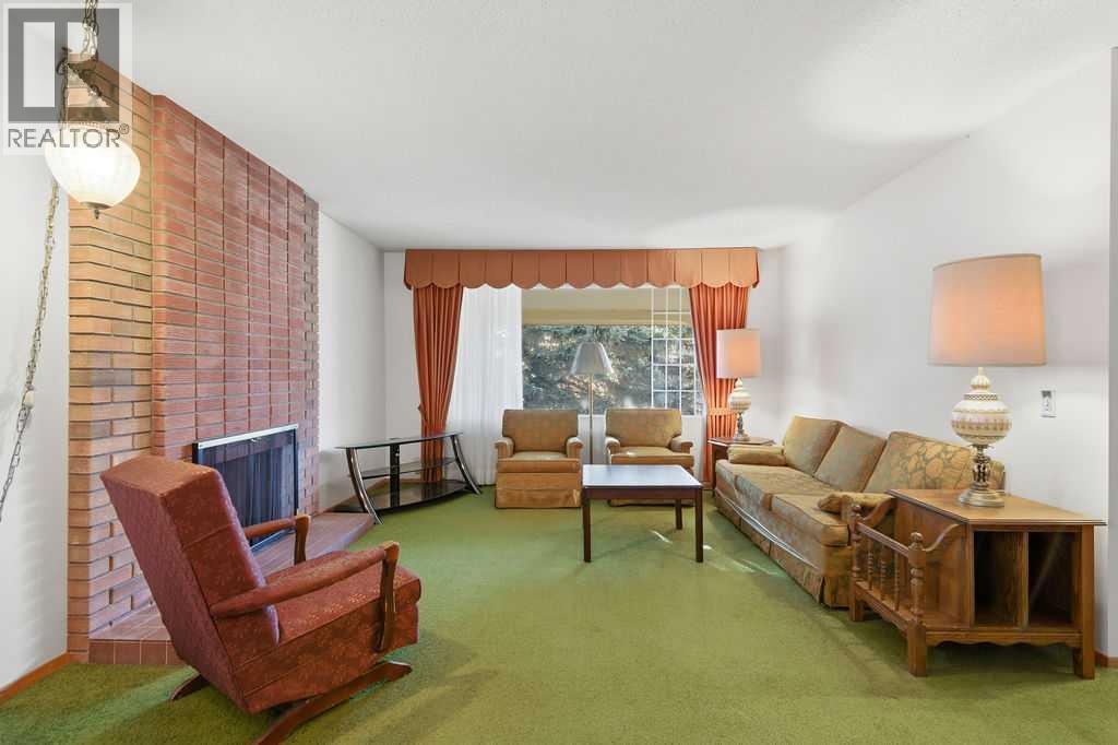 Single Family House Bi-level for Sale in  Dalhart Hill NW Dalhousie Calgary 