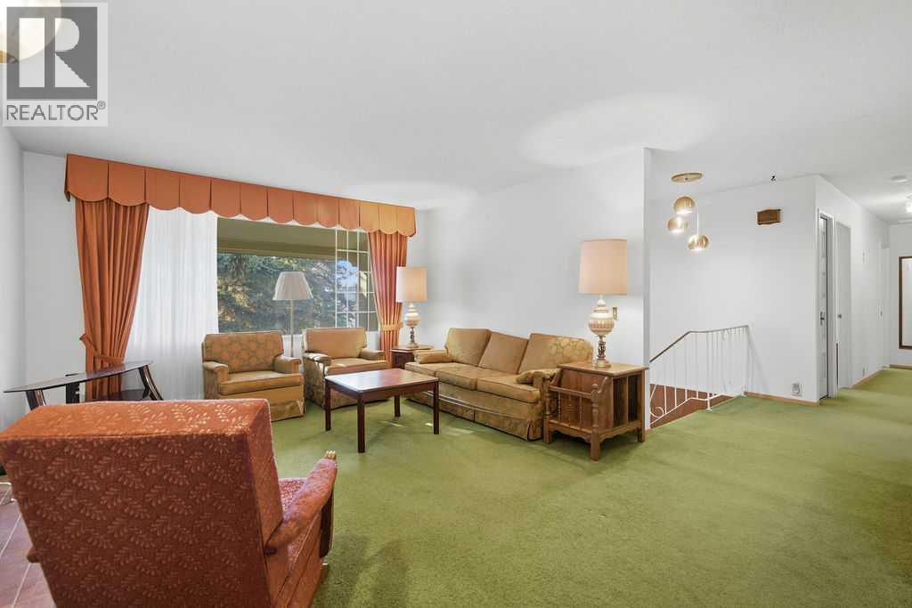 Single Family House Bi-level for Sale in  Dalhart Hill NW Dalhousie Calgary 