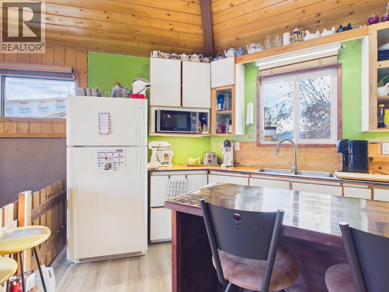 13 MCINTOSH Court, Osoyoos