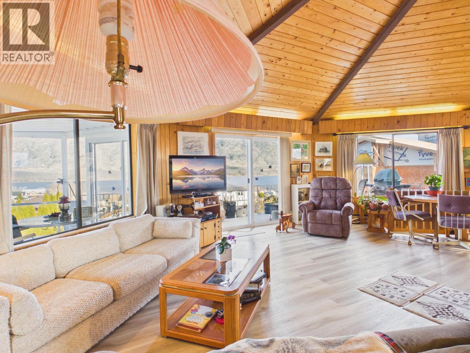 13 MCINTOSH Court, Osoyoos