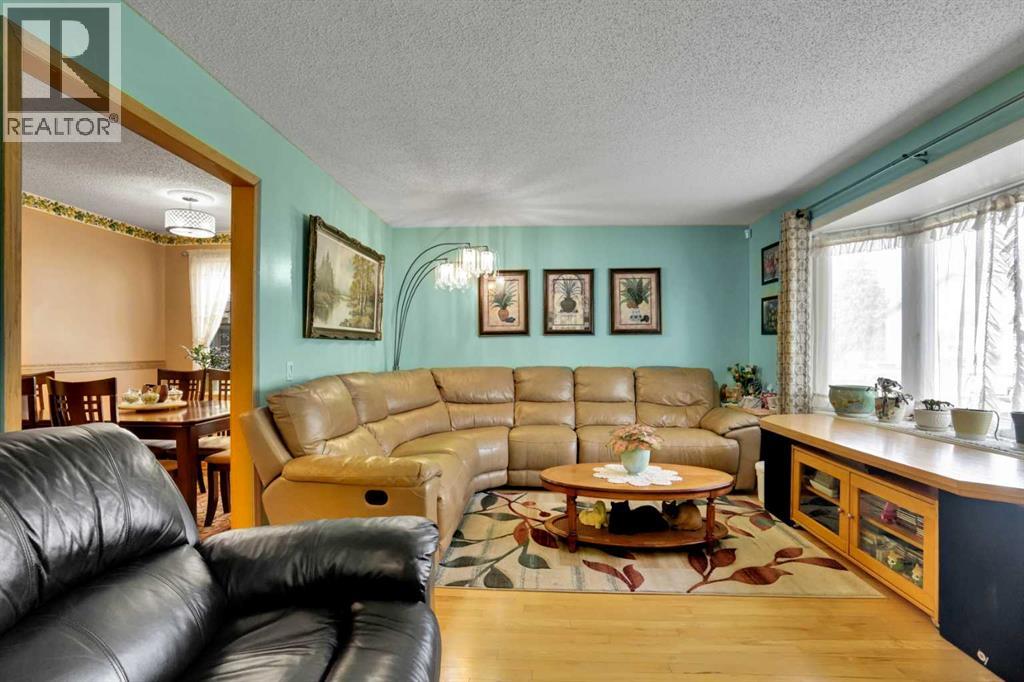 Single Family House Bungalow for Sale in  Falworth Way NE Falconridge Calgary 