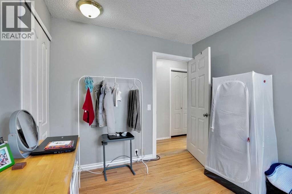 Single Family House Bungalow for Sale in  Falworth Way NE Falconridge Calgary 