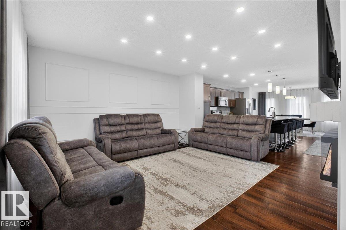 1472 33A ST NW - 8