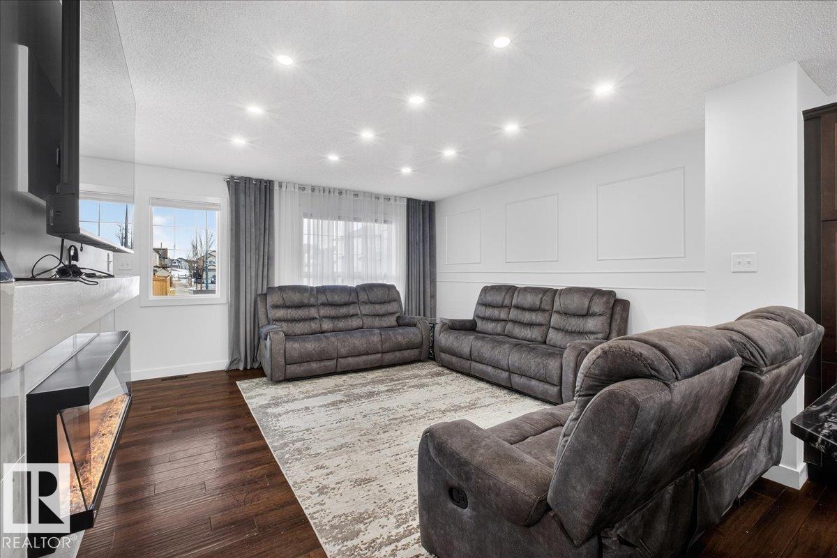 1472 33A ST NW - 9
