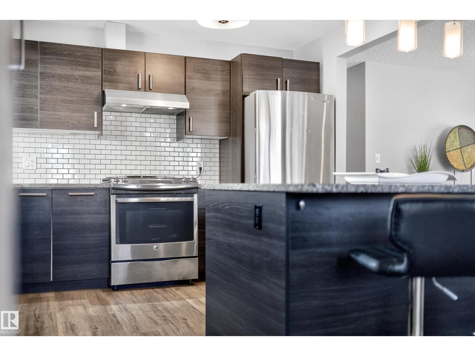 9521 109 AV NW, Edmonton