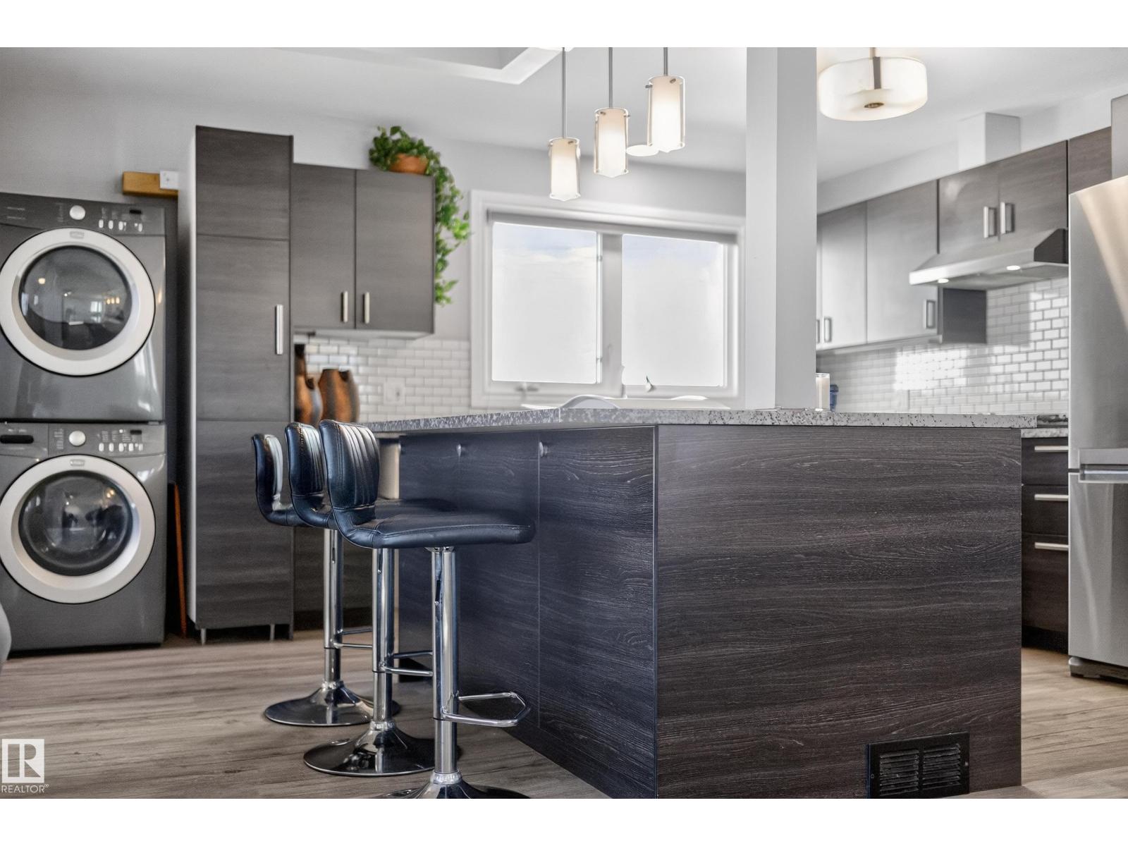 9521 109 AV NW, Edmonton