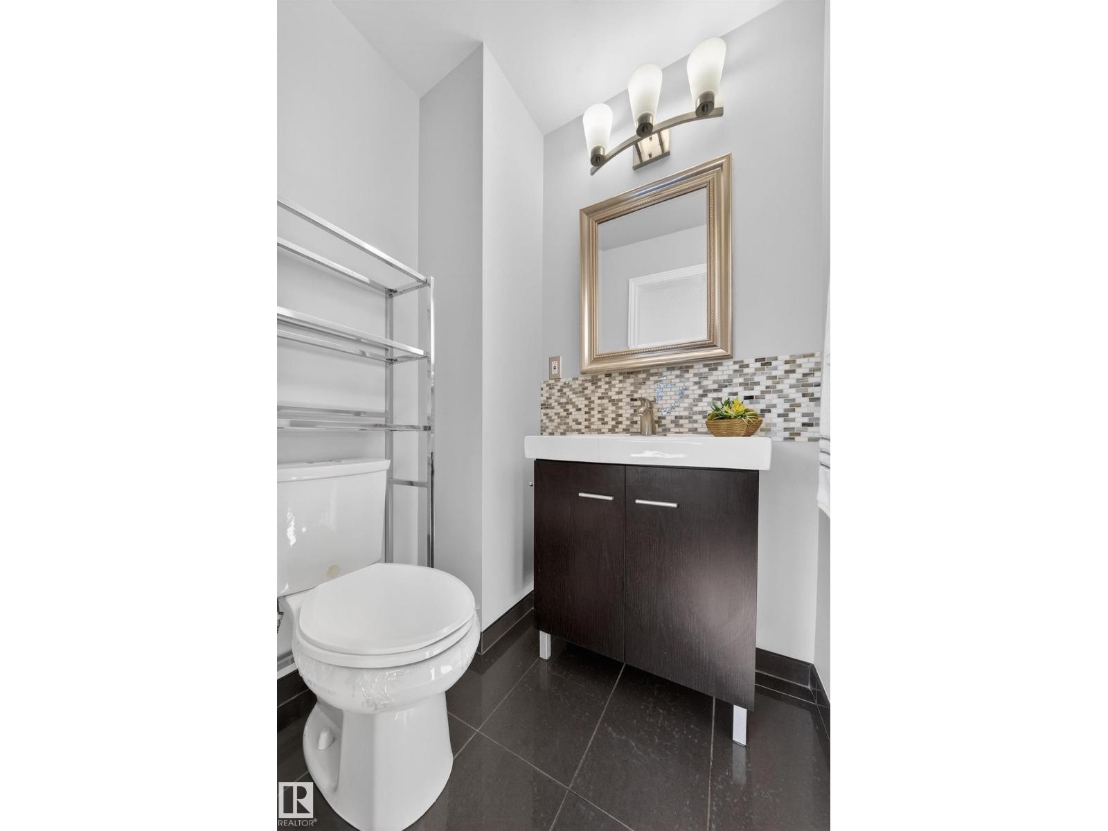 9521 109 AV NW, Edmonton