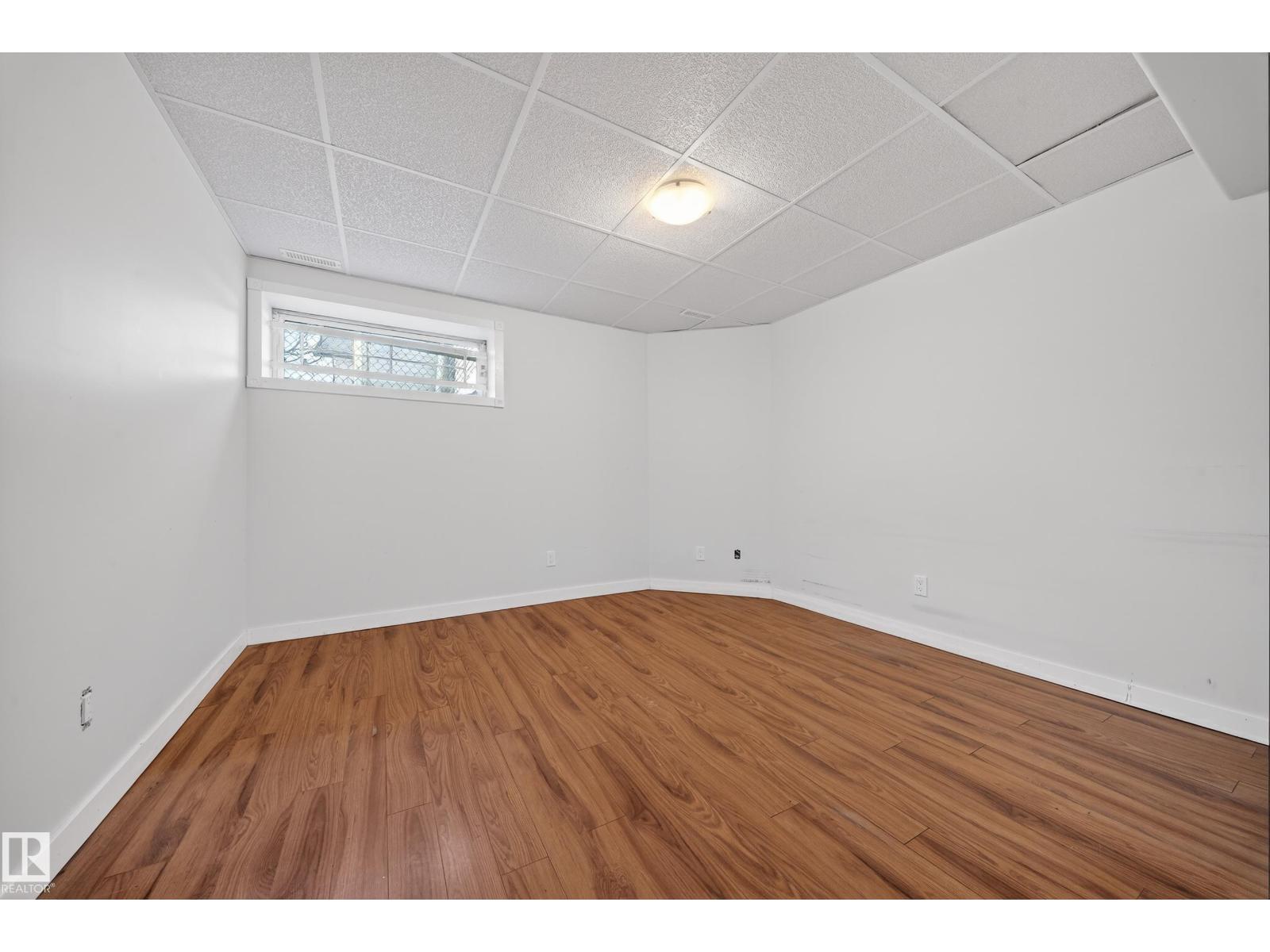 9521 109 AV NW, Edmonton