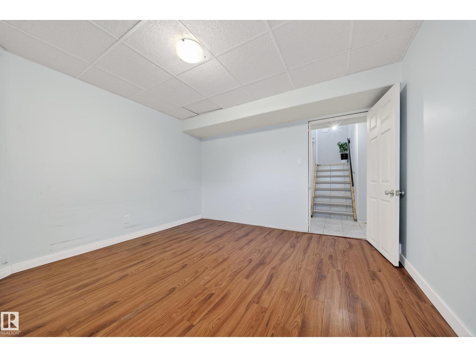 9521 109 AV NW, Edmonton