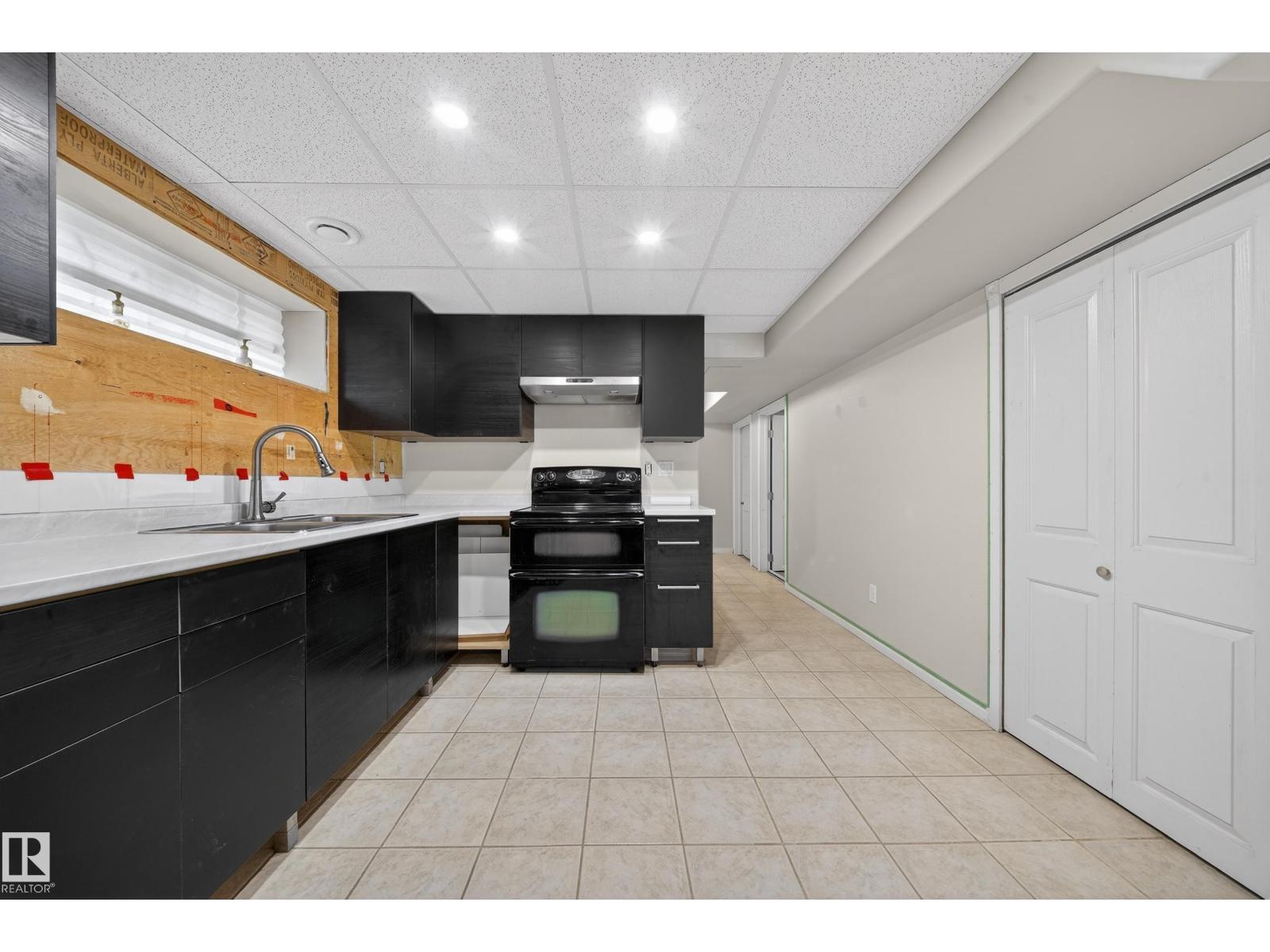 9521 109 AV NW, Edmonton