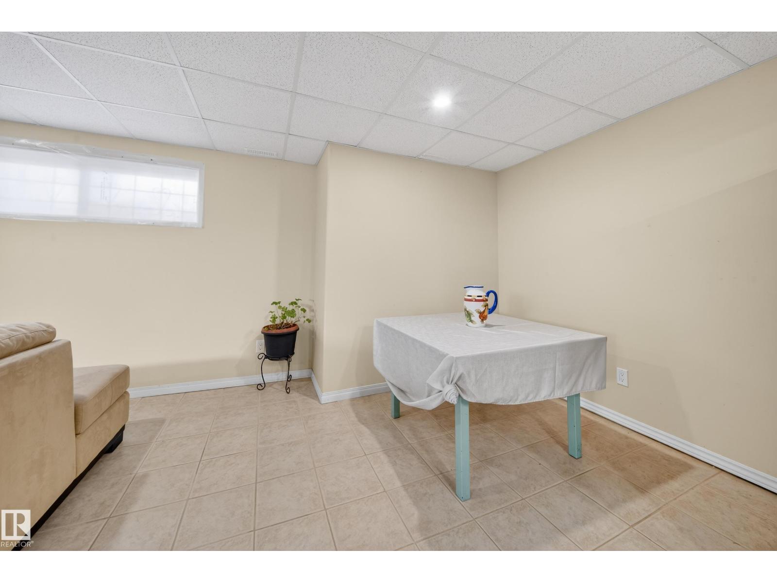 9521 109 AV NW, Edmonton