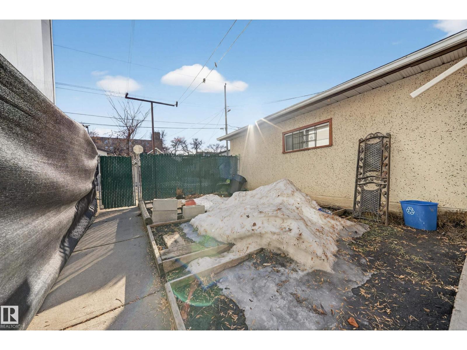 9521 109 AV NW, Edmonton