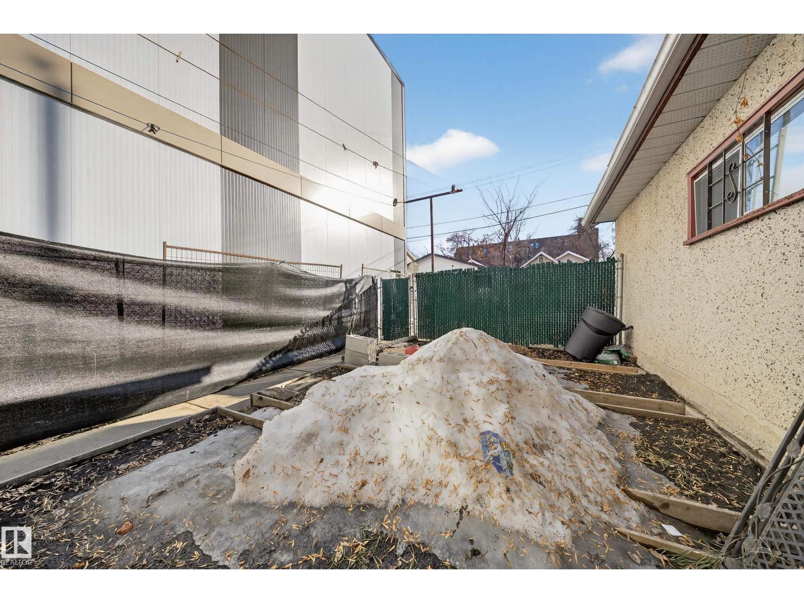 9521 109 AV NW, Edmonton