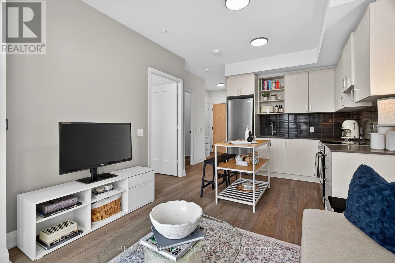 #106 50 GEORGE BUTCHART DRIVE - 10