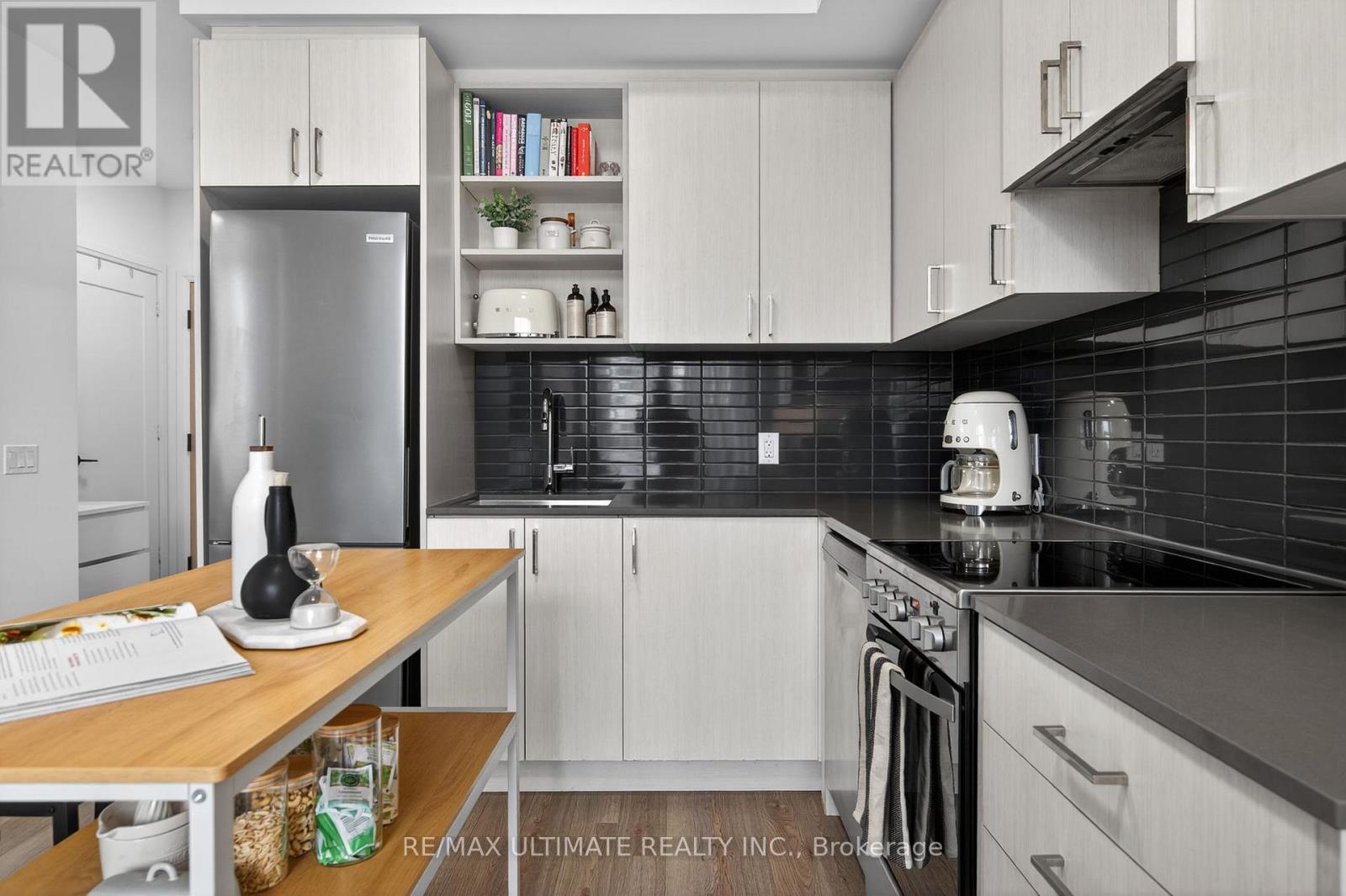 #106 50 GEORGE BUTCHART DRIVE - 11