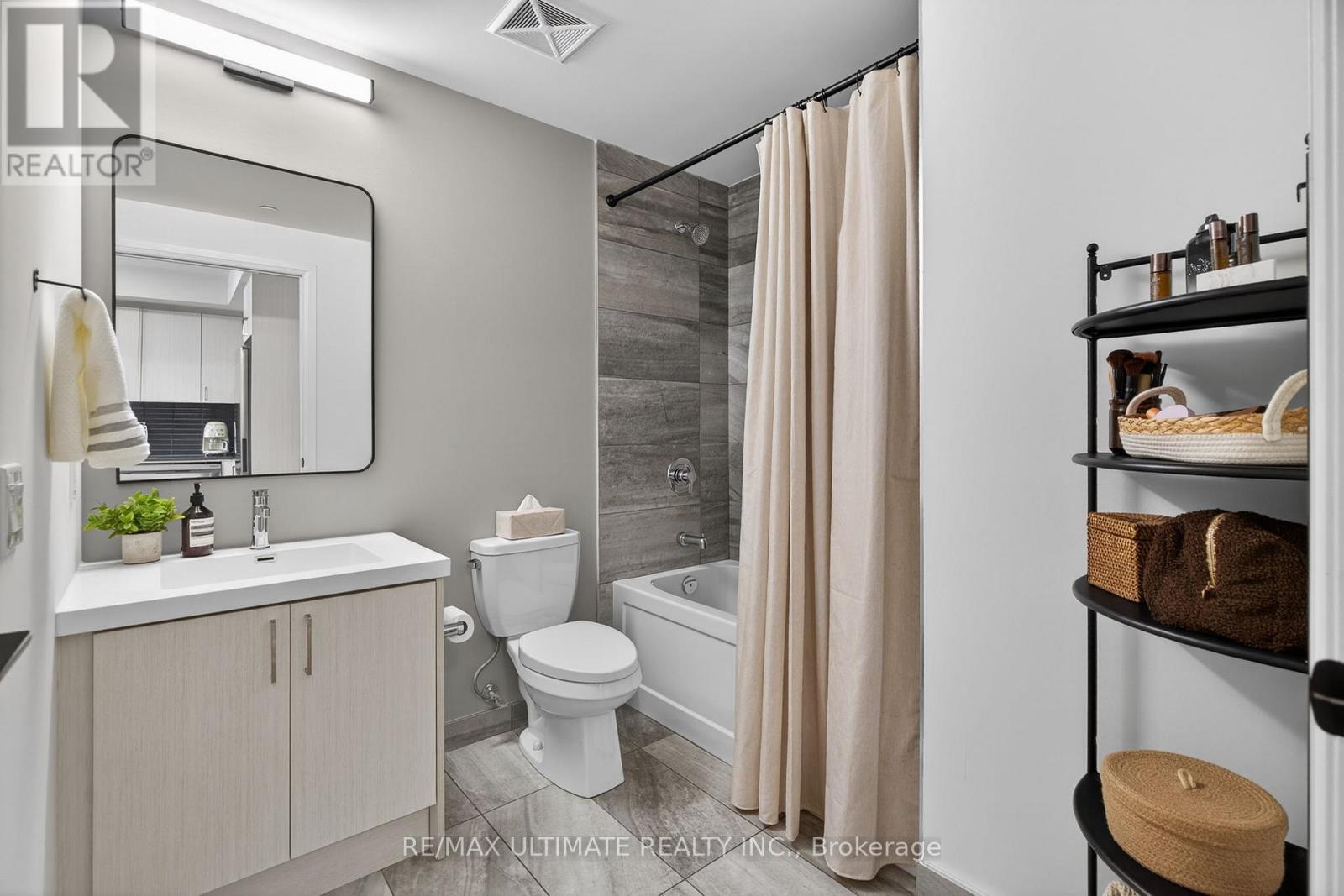 #106 50 GEORGE BUTCHART DRIVE - 19