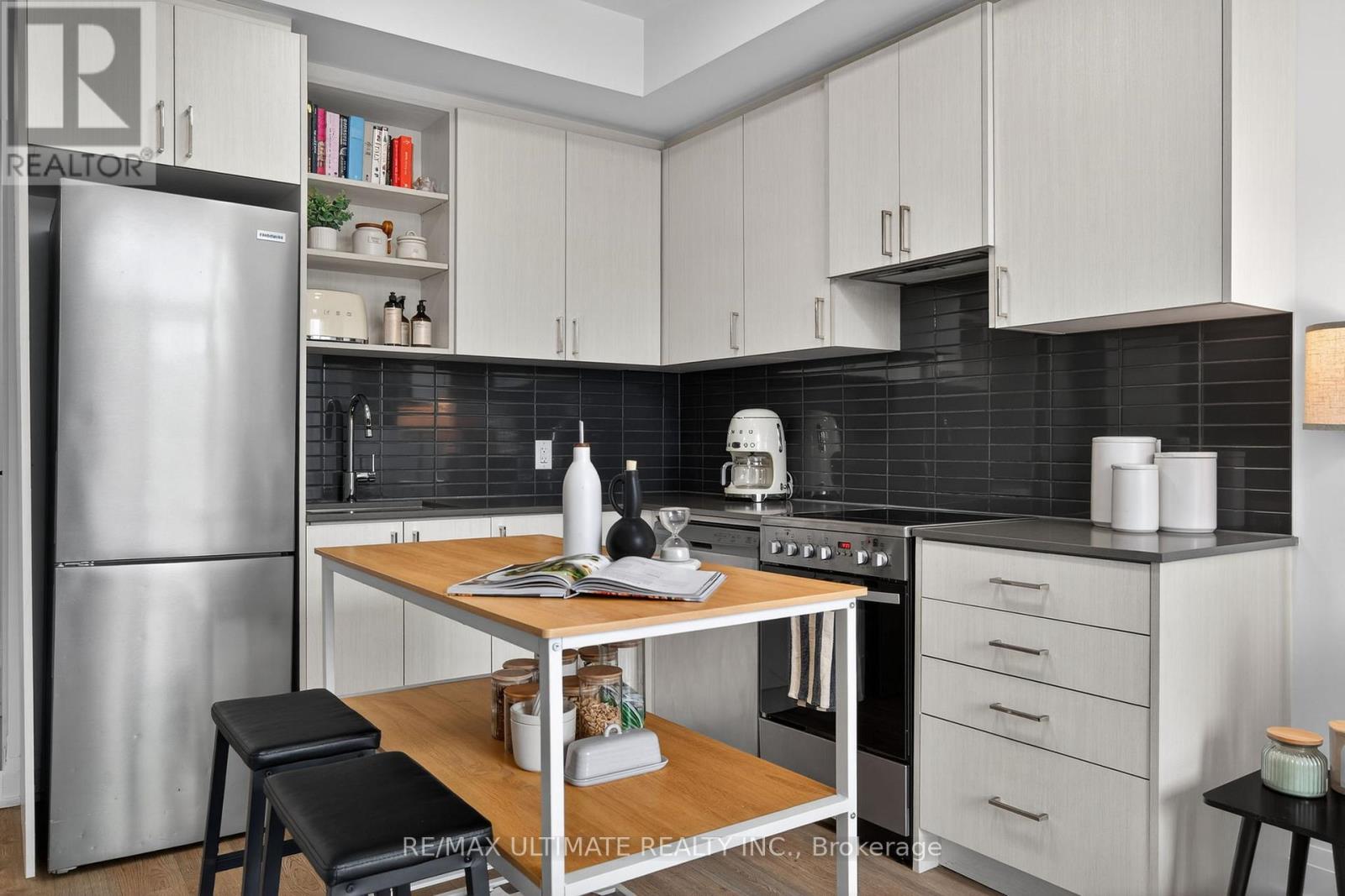 #106 50 GEORGE BUTCHART DRIVE - 7