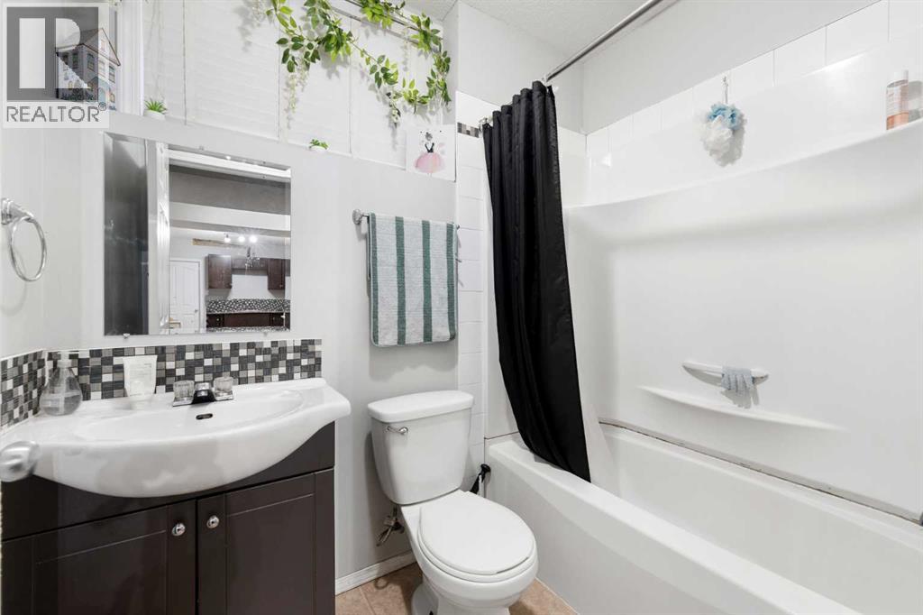 Single Family House Bi-level for Sale in  Tarawood Road NE Taradale Calgary 